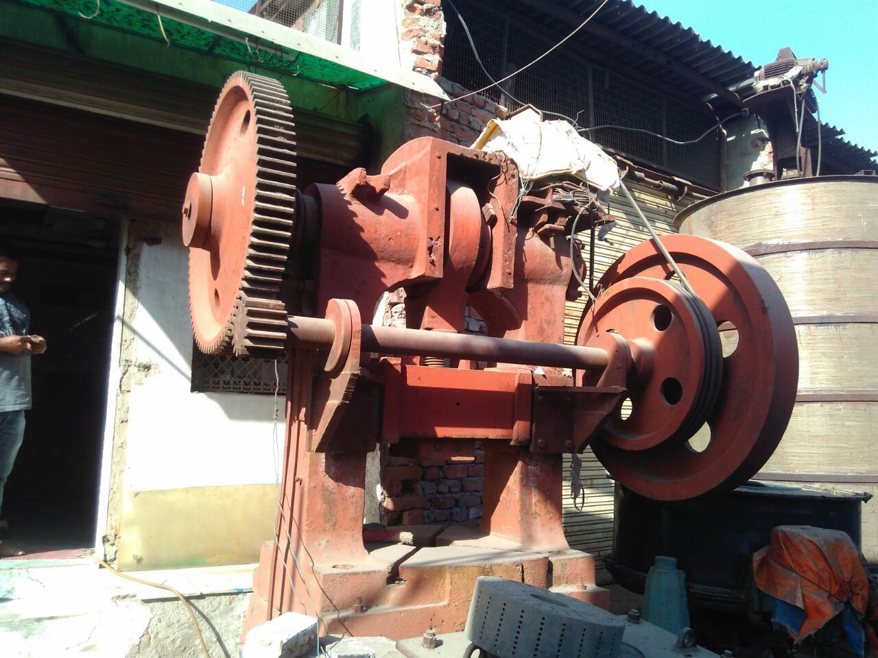 Power press 200 tonne
